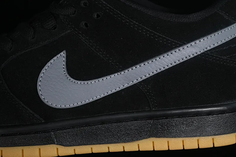 All categories Nk SB Dunk Series Nk SB Dunk Low Low-top sneakers K version Nk SB Dunk Low Raw rubber black and gray SB Dunk Series low-top casual sports skateboard shoes BQ6817-010